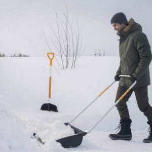 Lumesahk-suur-SnowXpert-laius-75cm-Fiskars--3